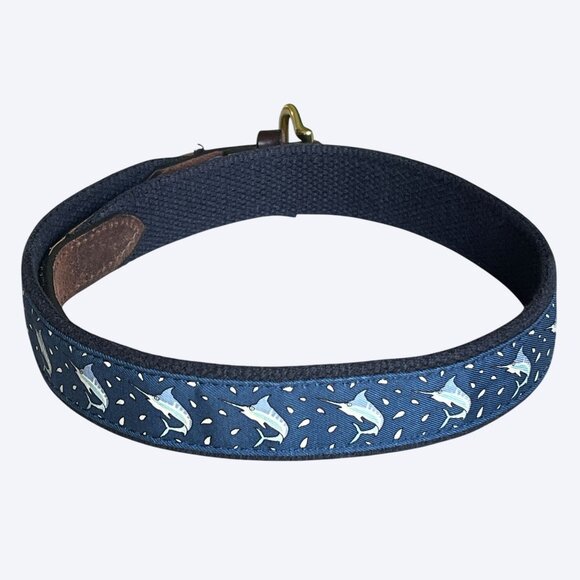 Vineyard Vines Belt Sz 28 Marlin Swordfish Ribbon Print on Canvas Web Brass Blue - Picture 3 of 5